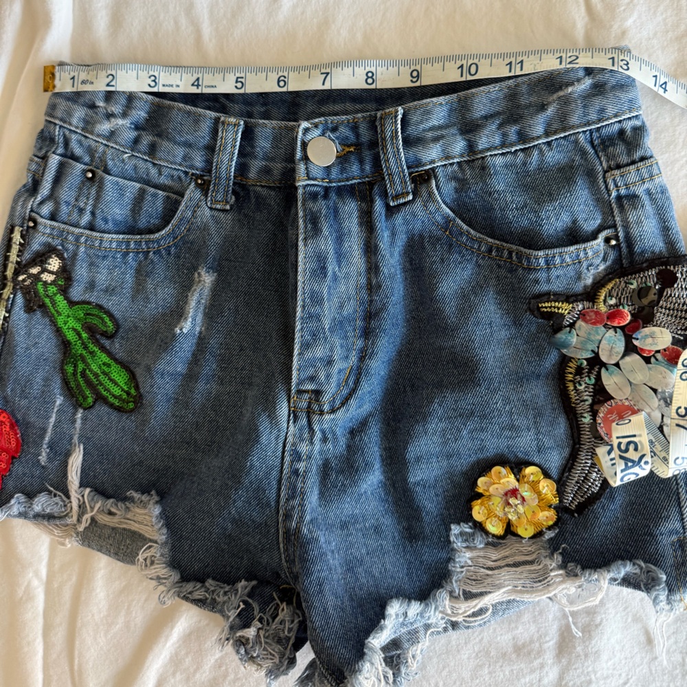VESSA Denim Women Shorts w/ Patches & Embellishments - 26” waist (size 2) - Picture 6 of 7
